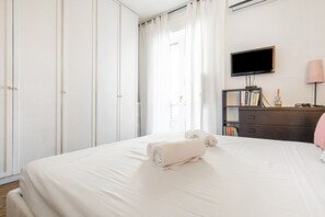 1 habitación, escritorio, tabla de planchar con plancha y wifi 