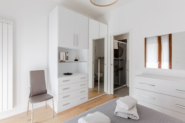 2 chambres, fer et planche Ă repasser, Wi-Fi, draps fournis