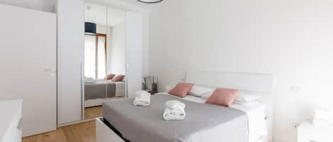 2 chambres, fer et planche Ă repasser, Wi-Fi, literie fournie