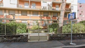 A gated residential building with balconies, a pedestrian crossing sign, and a stone wall. - GuestHost - Modern 75 sqm apartment, able to comfortably accommodate up to 4 people, located on the second floor of a building with lift (a few steps to reach the lift). The property is located in the San Jacopino area, a lively neighborhood well connect (Firenze)