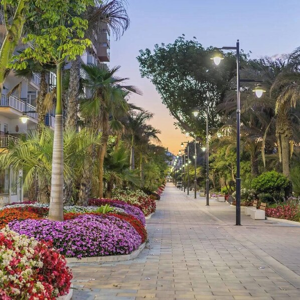 Property grounds - Modern 3-bedroom apartment in a central location by the Sea (Estepona)