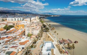 Beach nearby - Modern 3-bedroom apartment in a central location by the Sea (Estepona)