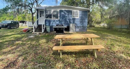 White Sands Lake 2-bedroom Cottage, Sleeps 6, Kayaks/Fishing