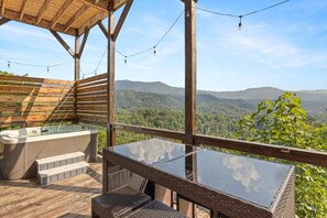 Outdoor spa tub - Discount Attraction Tickets! BEST Mtn Views w/Hot Tub, Sauna, FirePit, Game Rm (Gatlinburg)