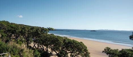 Vista para praia/oceano