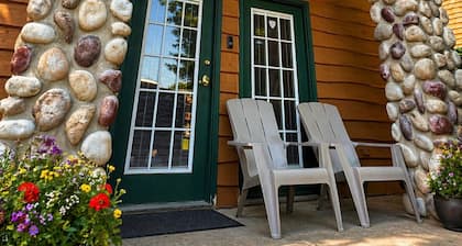 NEW! The Happy Traveler - Cabin at Starved Rock State Park