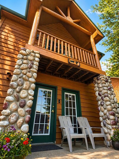 NEW! The Happy Traveler - Cabin at Starved Rock State Park