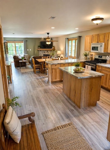 NEW! The Happy Traveler - Cabin at Starved Rock State Park
