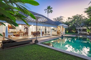 Villa – basic | Basseng | Utendørsbasseng