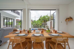 Basic Villa | Dining - Villa Prerna (Canggu)
