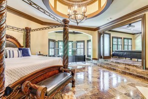 6 habitaciones y espacio para trabajar con laptop