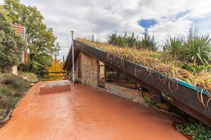 Terrace/patio - Chalet 'Cal Serrat' with Mountain View, Private Terrace and Wi-Fi (Abella de la Conca)