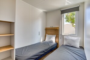 3 bedrooms - ‘Mobile Home for 6 at Castellas’ with Shared Pool, Private Terrace and Air Conditioning (Sète)