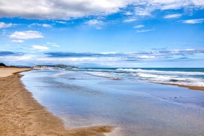 Beach nearby - ‘Mobile Home for 6 at Castellas’ with Shared Pool, Private Terrace and Air Conditioning (Sète)