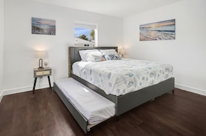 3 bedrooms, desk, iron/ironing board, free WiFi