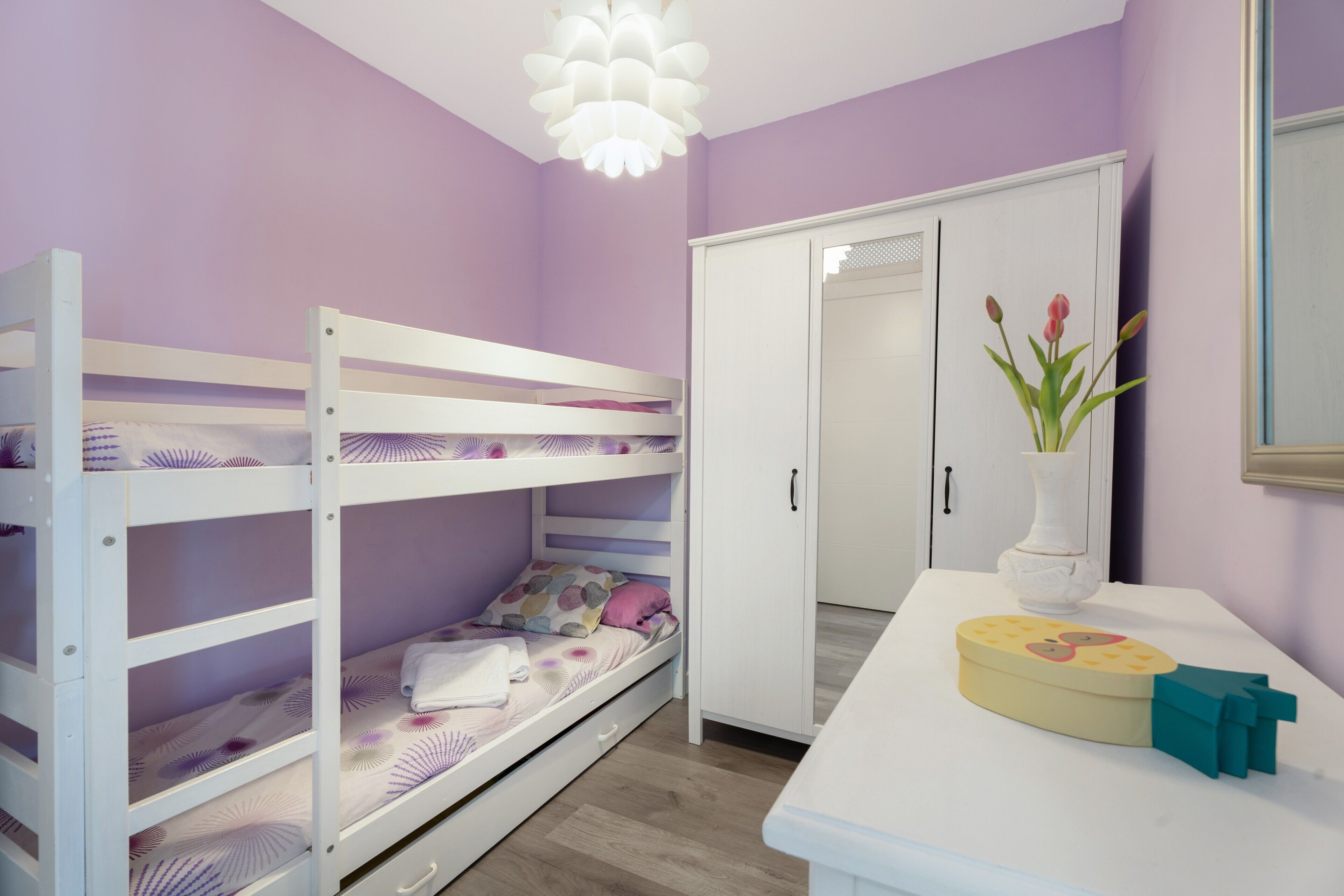2 slaapkamers, een strijkplank/strijkijzer, gratis wifi, beddengoed