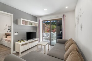 TV - Vacation Apartment 'Apto Jardin Del Sol Beach' with Shared Pool, Wi-Fi and Air Conditioning (Santiago del Teide)