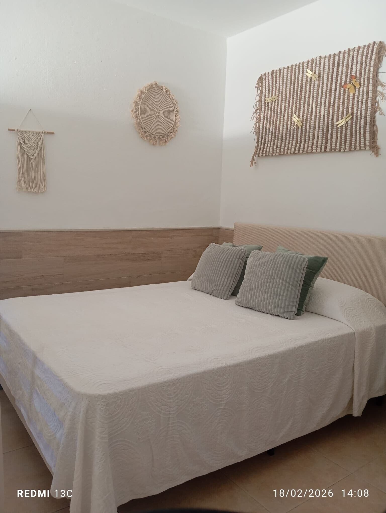 1 dormitorio, tabla de planchar con plancha, wifi gratis y ropa de cama