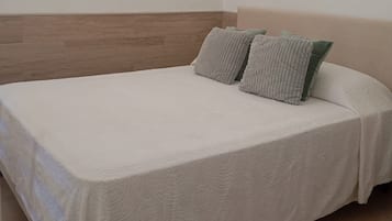1 dormitorio, tabla de planchar con plancha, wifi gratis y ropa de cama