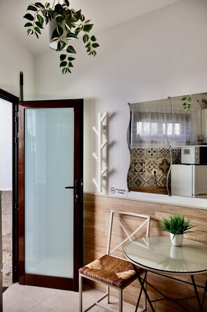 Interior - Vista Blanca Room 2 Holiday Apartment with Wi-Fi (Playa Blanca)