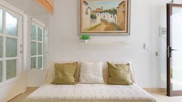 1 slaapkamer, een strijkplank/strijkijzer, gratis wifi, beddengoed