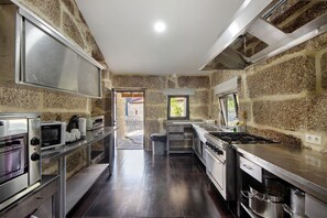 Oven, stovetop, electric kettle, toaster
