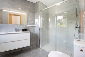 Shower, towels