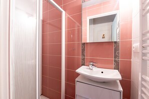 Douche, serviettes fournies