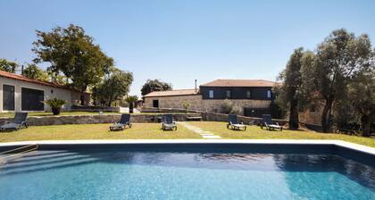Country House 'Quinta De Ramil' with Mountain View, Wi-Fi and Air Conditioning
