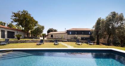 Country House 'Quinta De Ramil' with Mountain View, Wi-Fi and Air Conditioning