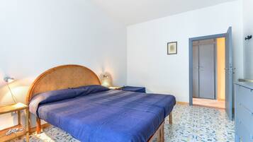3 bedrooms, bed sheets