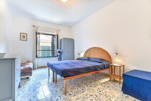 3 bedrooms, bed sheets