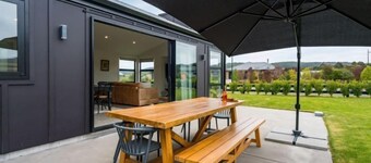 Luxe on Larches Lane - Kinloch