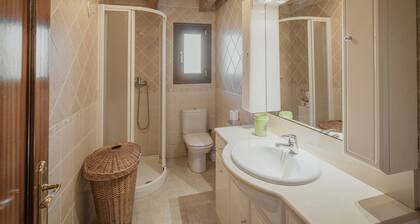 Country House 'La Cabaña' with Mountain View, Private Garden and Wi-Fi