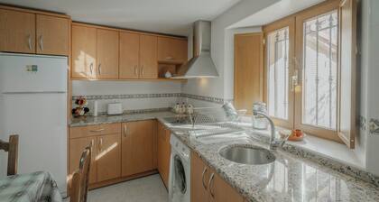 Country House 'La Cabaña' with Mountain View, Private Garden and Wi-Fi