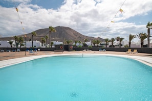 Pool - Vacation Apartment 'Loft Valentina 2' with Shared Pool, Shared Terrace and Wi-Fi (Montaña Roja)