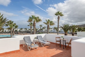 Outdoor dining - Vacation Apartment 'Loft Valentina 2' with Shared Pool, Shared Terrace and Wi-Fi (Montaña Roja)