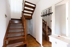 Interior - Holiday Home 'Villetta Singola' with Lake View, Private Terrace and Wi-Fi (San Zeno di Montagna)