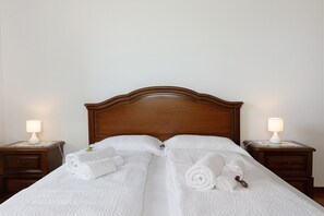 2 habitaciones, tabla de planchar con plancha y wifi gratis 