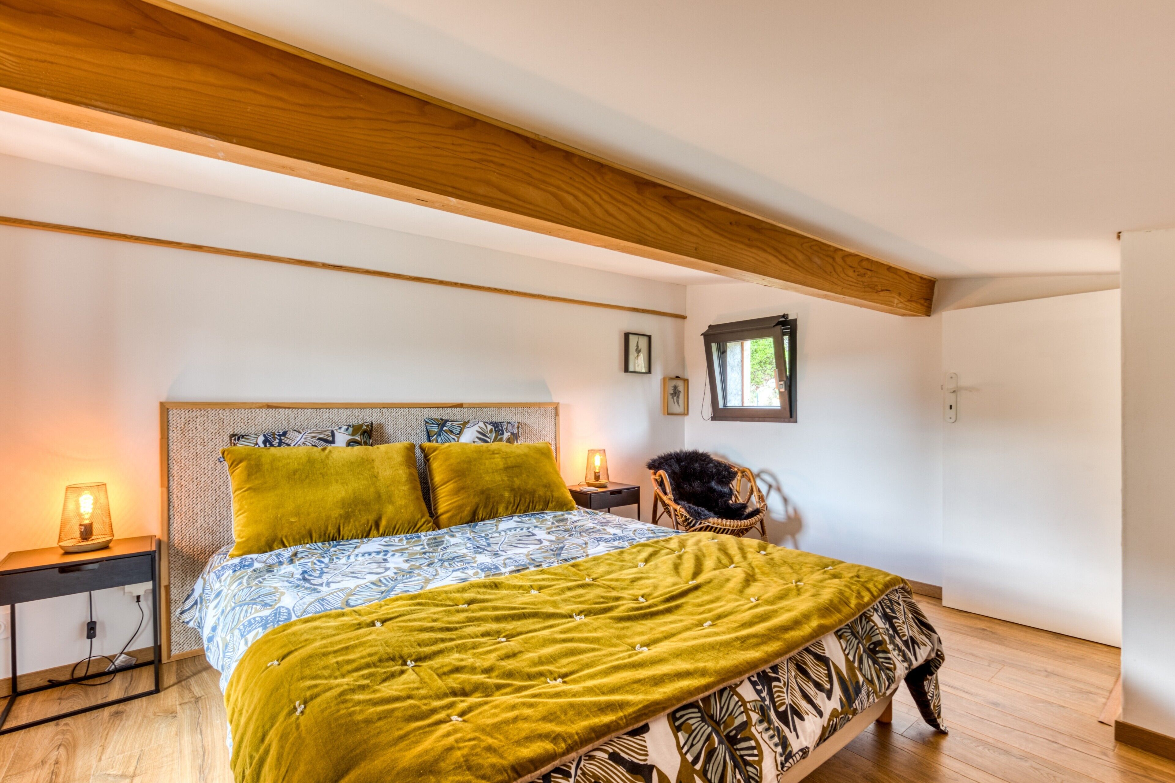 1 habitación, tabla de planchar con plancha, wifi gratis y ropa de cama 