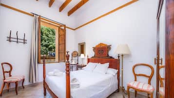 5 bedrooms, free WiFi, bed sheets