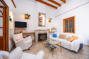 TV - Apartment 'Can Seno En Santa Margalida' with Private Terrace, Wi-Fi and Air Conditioning (Santa Margalida)