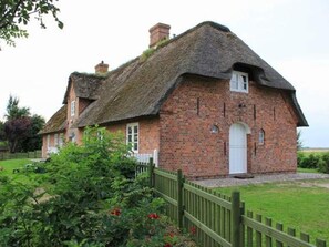 Exterior - Holiday Home 'Friesenhaus Hörn' with Private Terrace, Private Garden and Wi-Fi (Rodenäs)
