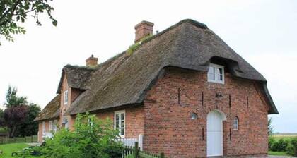 Holiday Home 'Friesenhaus Hörn' with Private Terrace, Private Garden and Wi-Fi