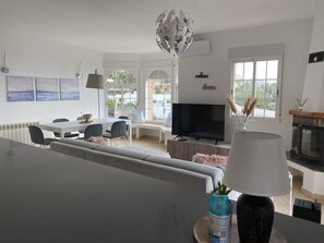 TV - Villa 'Casa Descansa' with Sea View, Wi-Fi and Air Conditioning (Salobreña)