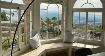 Villa 'Casa Descansa' avec vue sur la mer, Wi-Fi et climatisation.