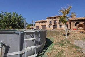 Property grounds - Country House 'Teruel Alfambra La Deshilla' with Mountain View, Private Pool and Private Garden (Alfambra)