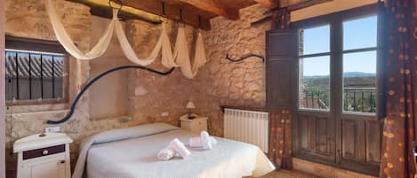 6 bedrooms, free WiFi, bed sheets