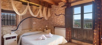 Country House 'Teruel Alfambra La Deshilla' with Mountain View, Private Pool and Private Garden