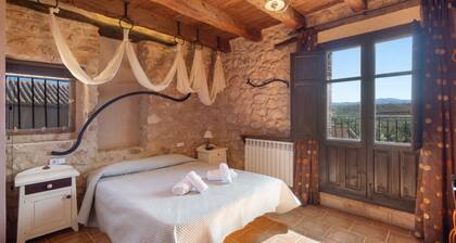 Country House 'Teruel Alfambra La Deshilla' with Mountain View, Private Pool and Private Garden